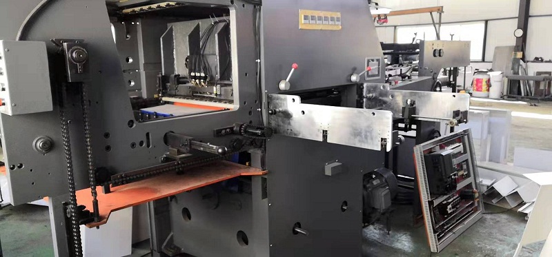 2003 YAWA 920 DIE CUTTING AND CRE